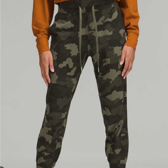 Camo Jogger lululemon size 6 - Picture 1 of 7